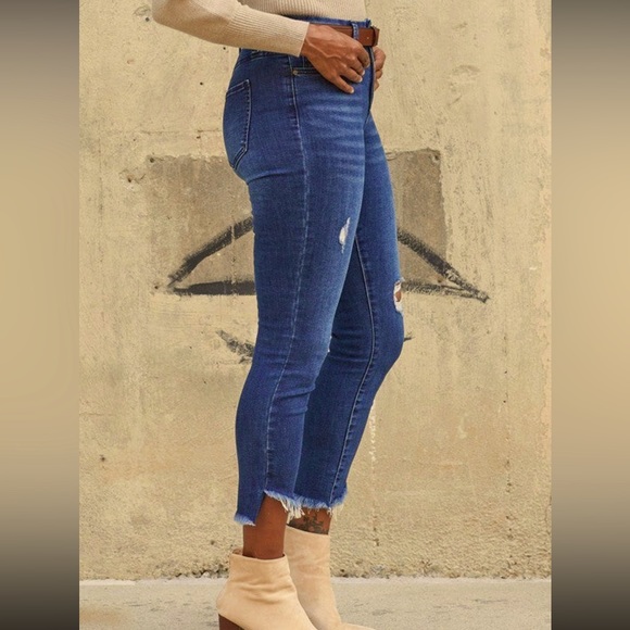 Curvy High Rise Ankle Jeans - Picture 2 of 8